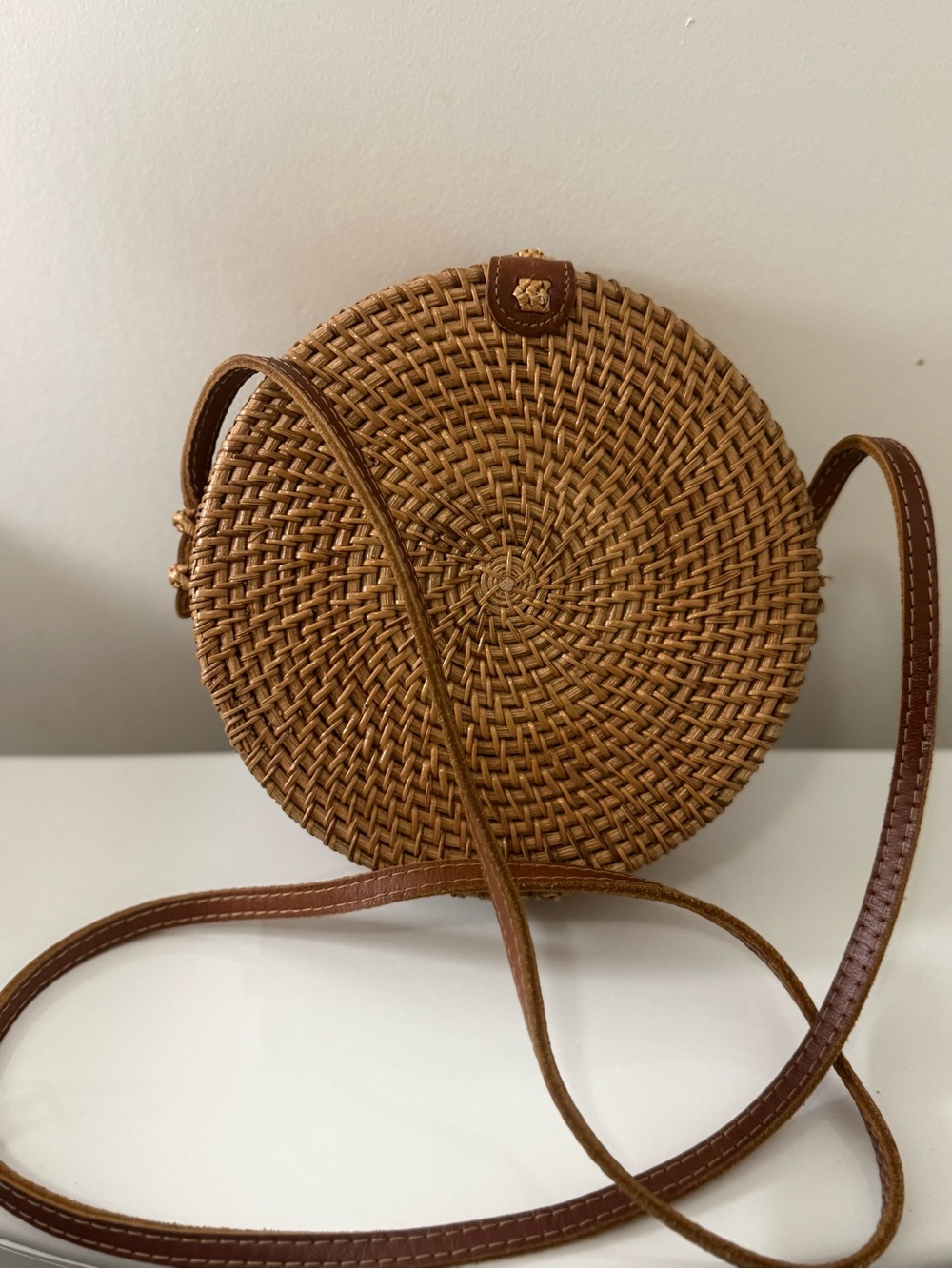 Round Woven+Leather Crossbody Bag Snap Closure Lined Pockets Detachable Strap